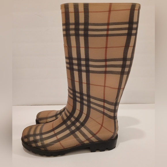 BURBERRY Rubber Plaid Print Rain Boots, size 41 - Picture 3 of 9